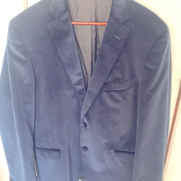 DO NOT BUY ANYTHIGN FROM @REN202020 HER SIZES ARE COMPLETELY LIES - Picture 4 of 9